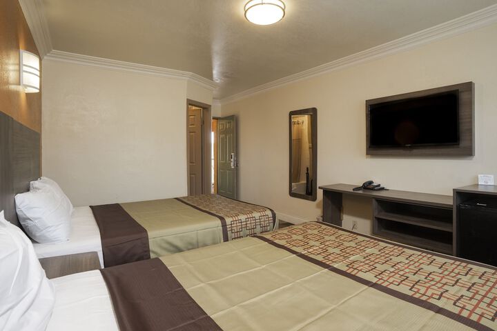 Room 25 of 37