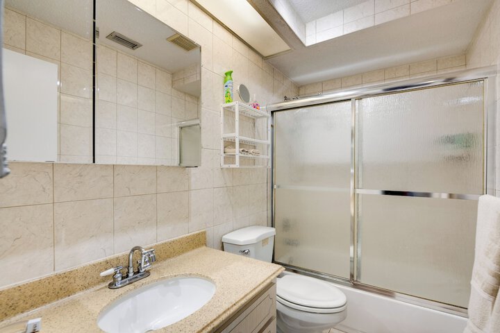 Home Near Werner-boyce & New Port Richey!