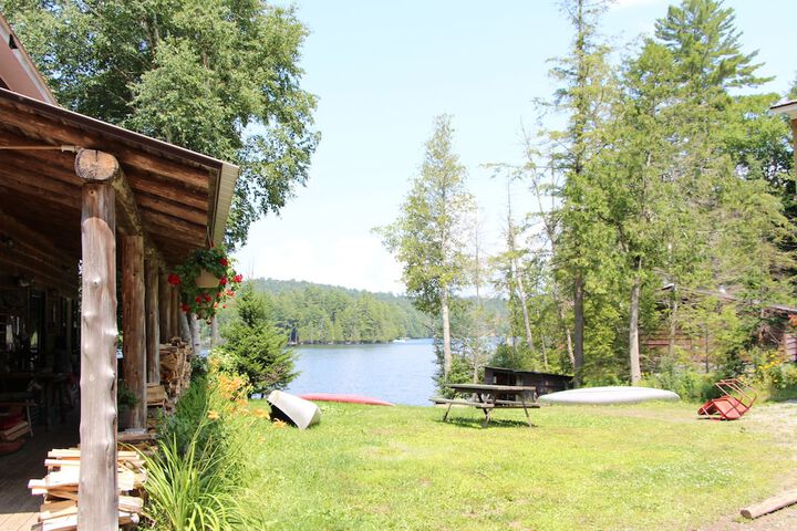 Kiwassa Lake Bed & Breakfast