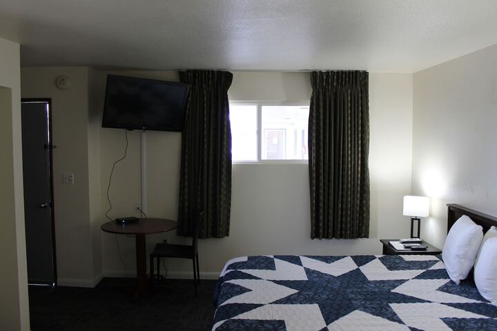 Room 13 of 36