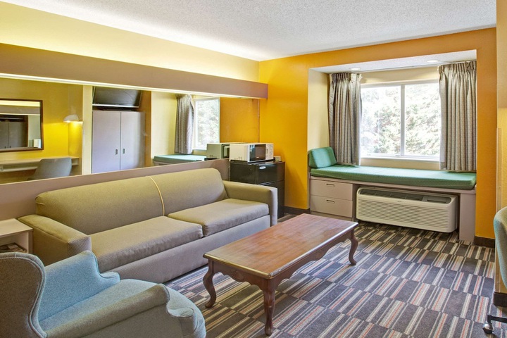 Microtel Inn & Suites by Wyndham Gatlinburg