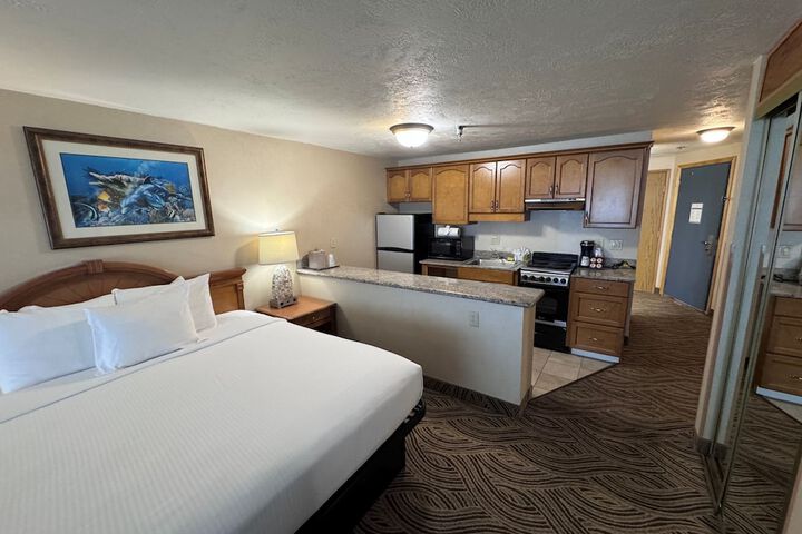Promenade Inn & Suites Oceanfront