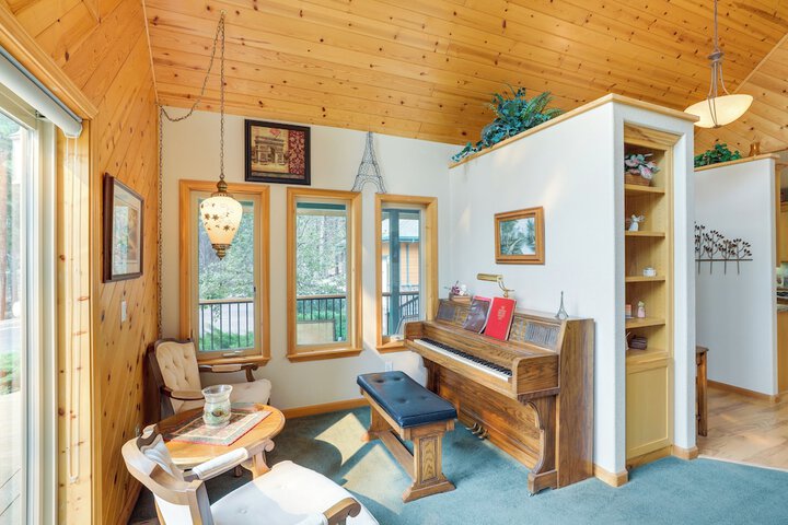 Cozy Chester Home w / Patio & Lake Access!