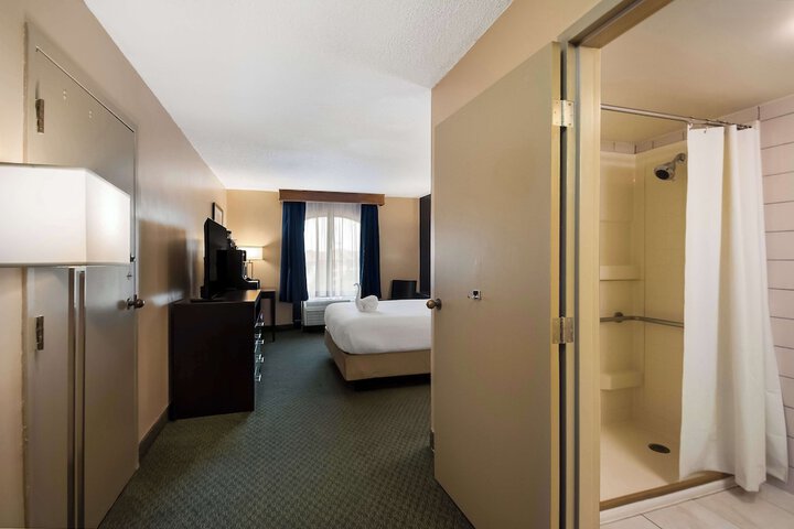 Room 9 of 27