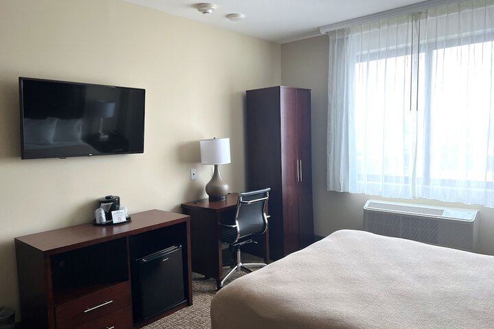 Room 52 of 63