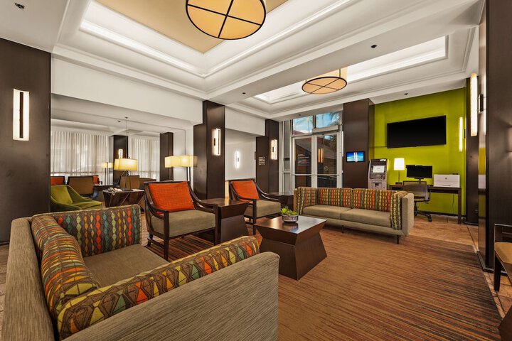 Best Western The Plaza Hotel Honolulu Airport - Free Breakfast