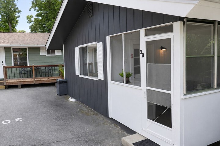 CedarWood Inn