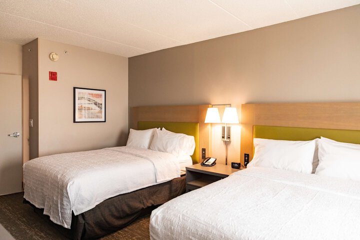 Hampton Inn & Suites Newark Airport Elizabeth