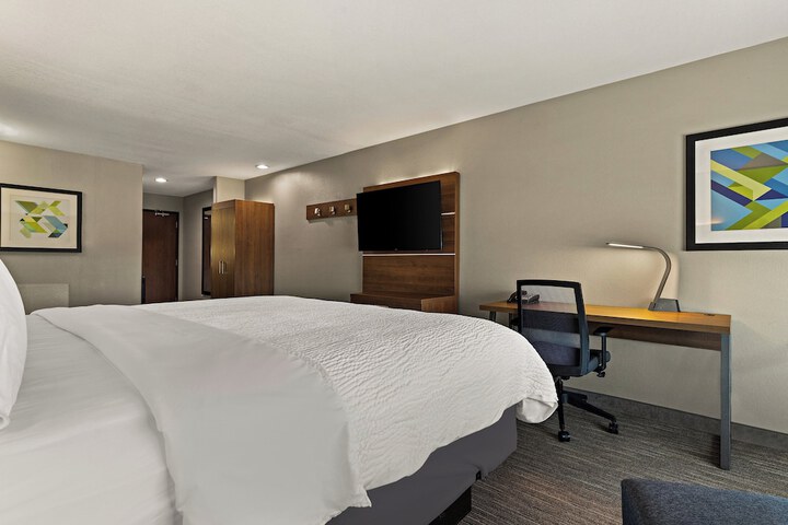 Room 12 of 37
