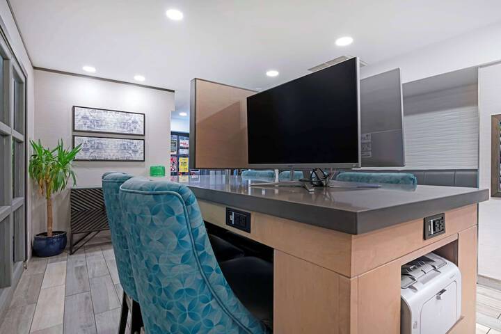 Business Center 64 of 68