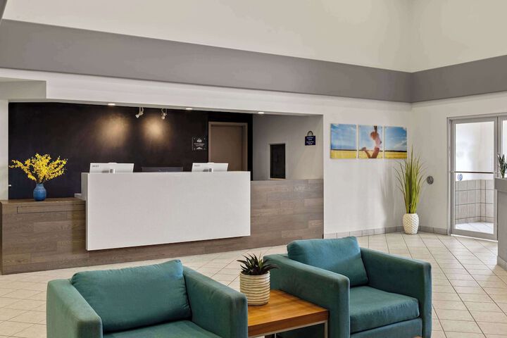Days Inn by Wyndham Steinbach