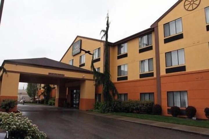 Hotel 5 of 50