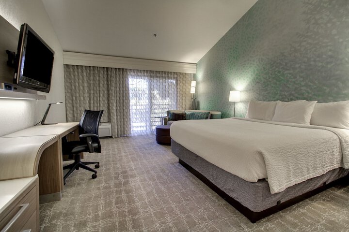 Courtyard by Marriott San Diego Del Mar / Solana Beach