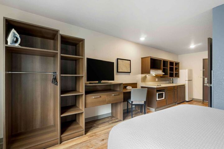 Extended Stay America Select Suites - Tampa - Northeast