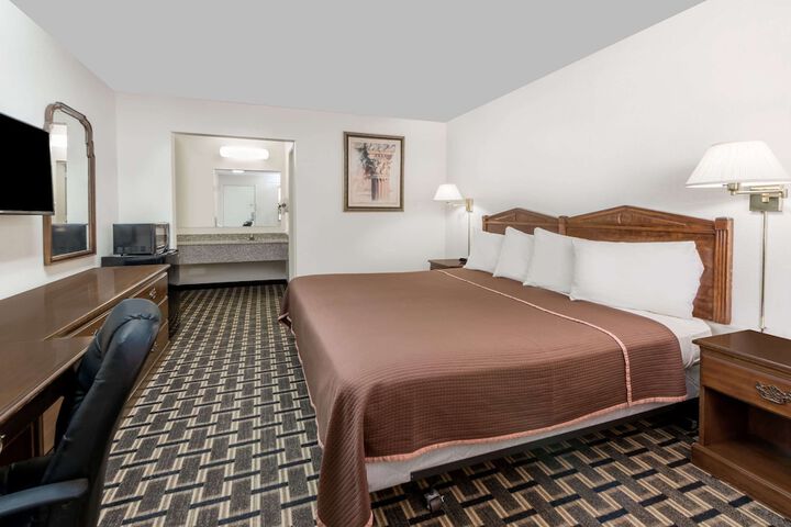 Room 10 of 18