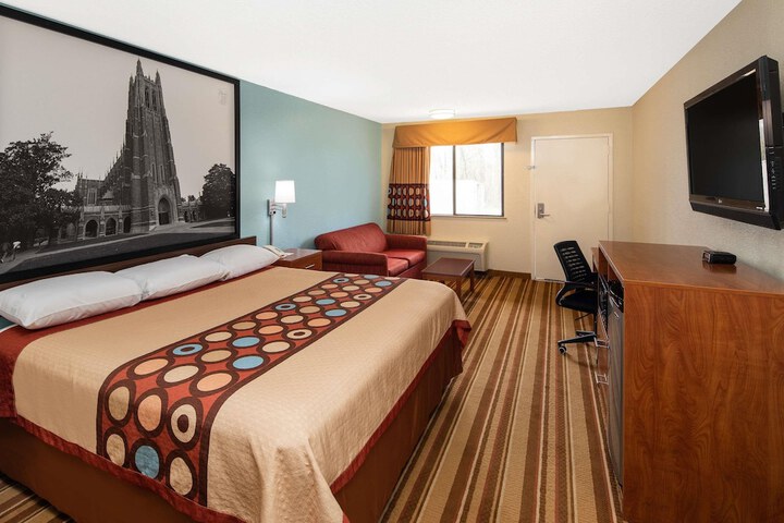 Room 9 of 16