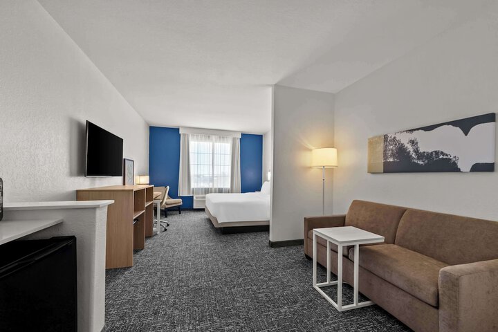 Spark by Hilton Selma