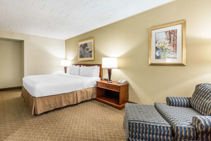 Room 30 of 44