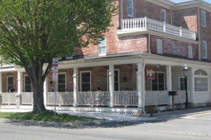 Publick House Restaurant and Country Inn