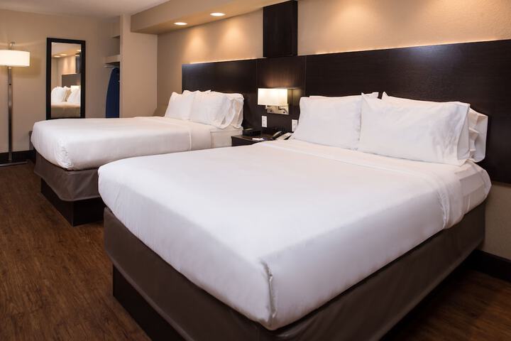 Room 32 of 103