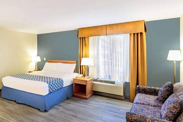 Room 70 of 93