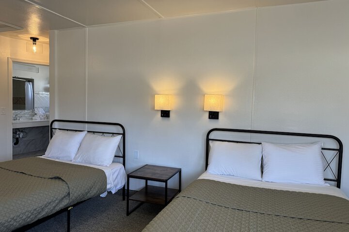Room 9 of 16