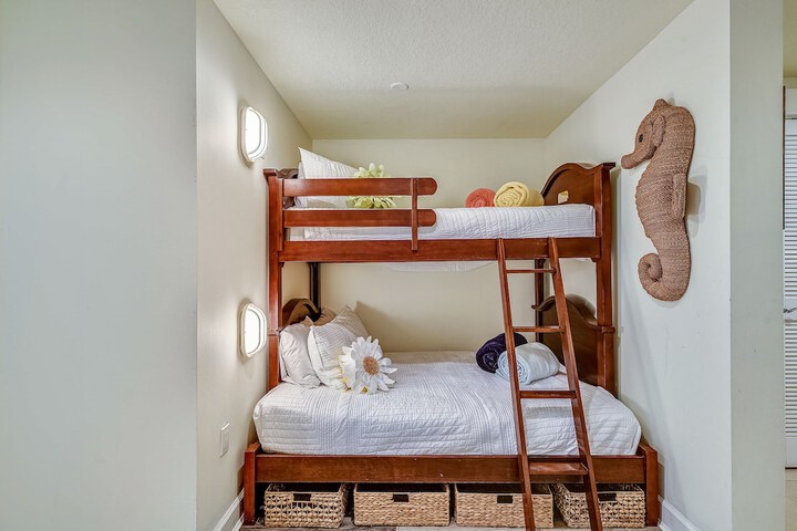 Room 93 of 308
