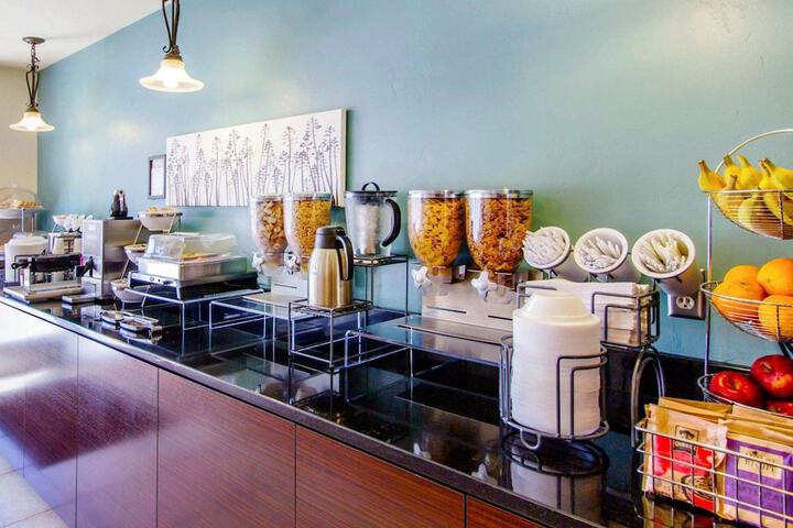 Breakfast/Coffee Service 30 of 34