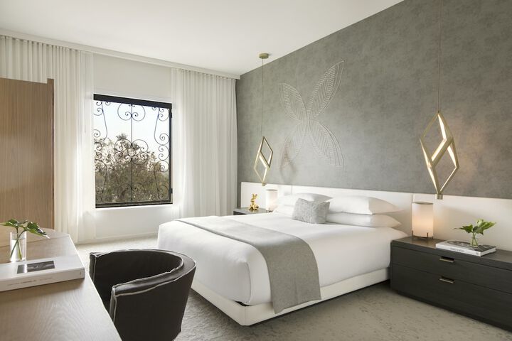 Room 90 of 136