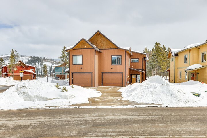 Convenient Fraser Townhome w / Hot Tub Near Hikes!