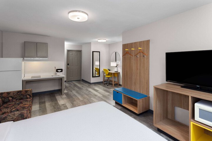 Room 9 of 29