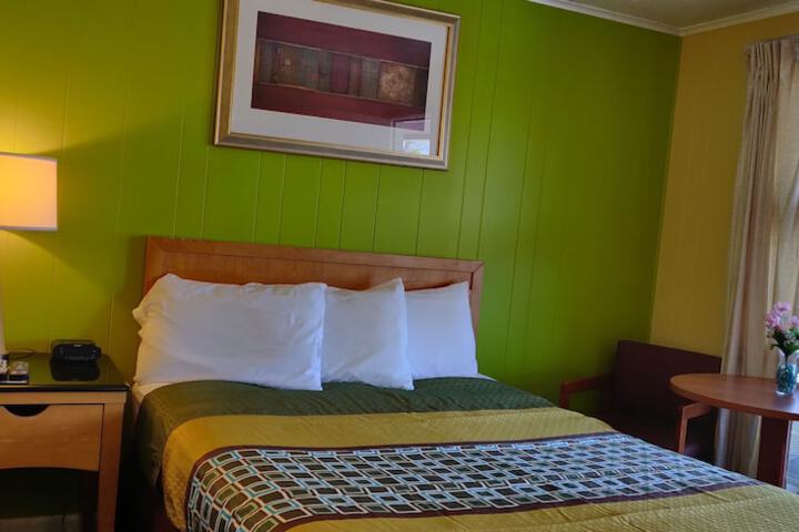 Pinebrook Motel