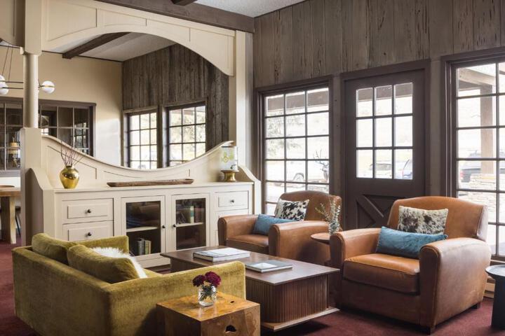 The Virginian Lodge