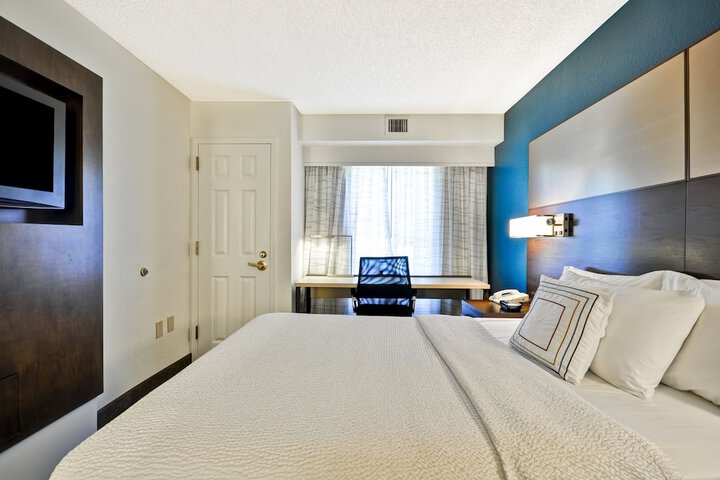 Room 27 of 36
