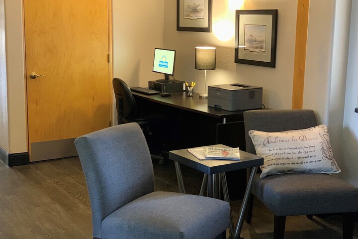 Business Center 24 of 25