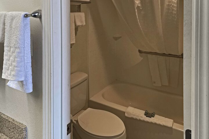 Quality Inn Clinton North