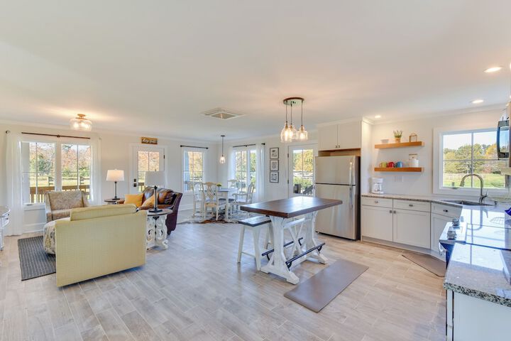 Modern Clarkesville Cottage w / Decks & Patio!