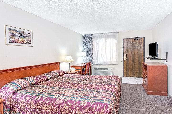Room 6 of 32