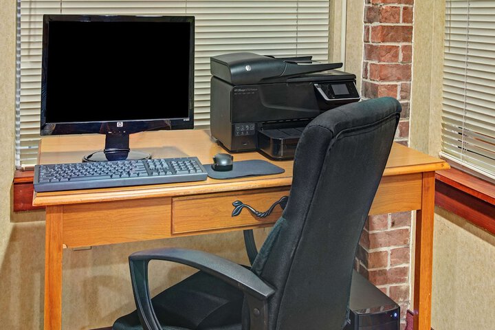 Business Center 17 of 17