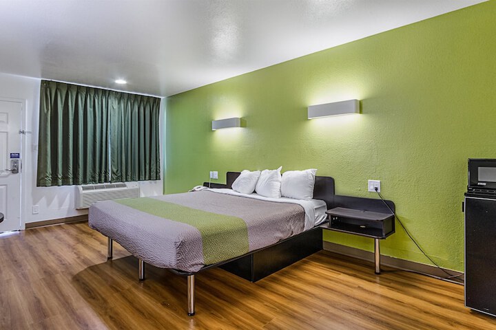 Room 16 of 33