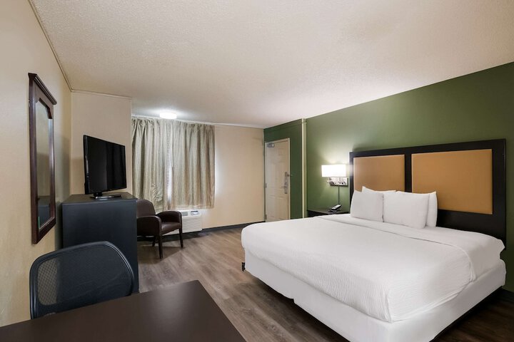 Room 32 of 38