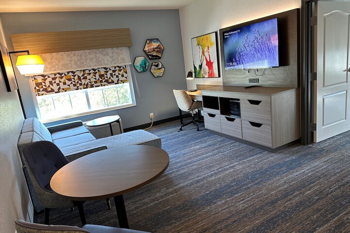 Room 16 of 40