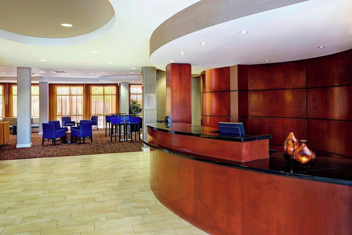 Courtyard by Marriott Phoenix North / Happy Valley