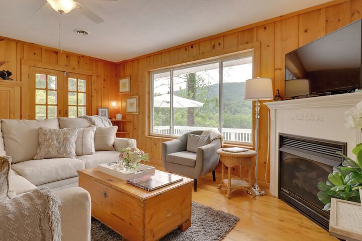 Candler Cabin w / Deck & Mount Pisgah Views!
