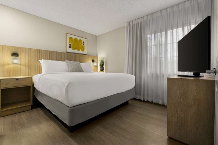 Sonesta Simply Suites Irvine East Foothill