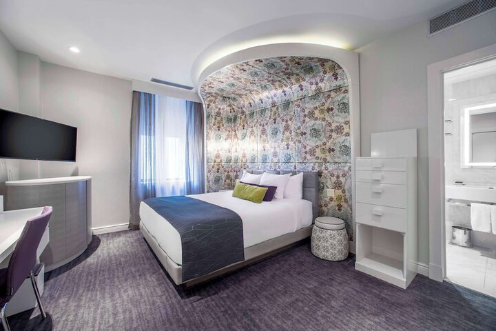 Room 35 of 82