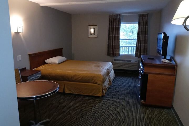 Room 7 of 13