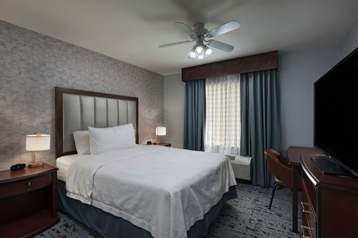 Room 33 of 46