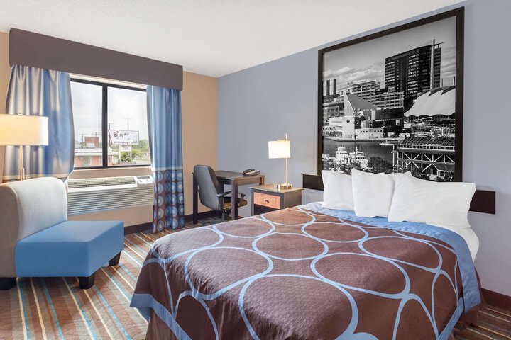Room 28 of 30
