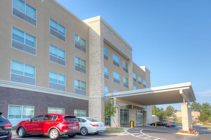 Holiday Inn Express & Suites Fort Mill by IHG